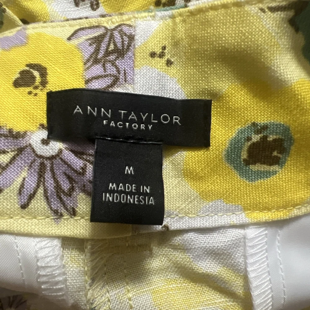 Ann Taylor Women’s Belted Shorts Yellow Floral Linen Blend Pleated Front M